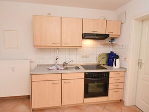 Fridge, microwave, oven, cookware/dishes/utensils - mit Balkon by Interhome (Baabe)