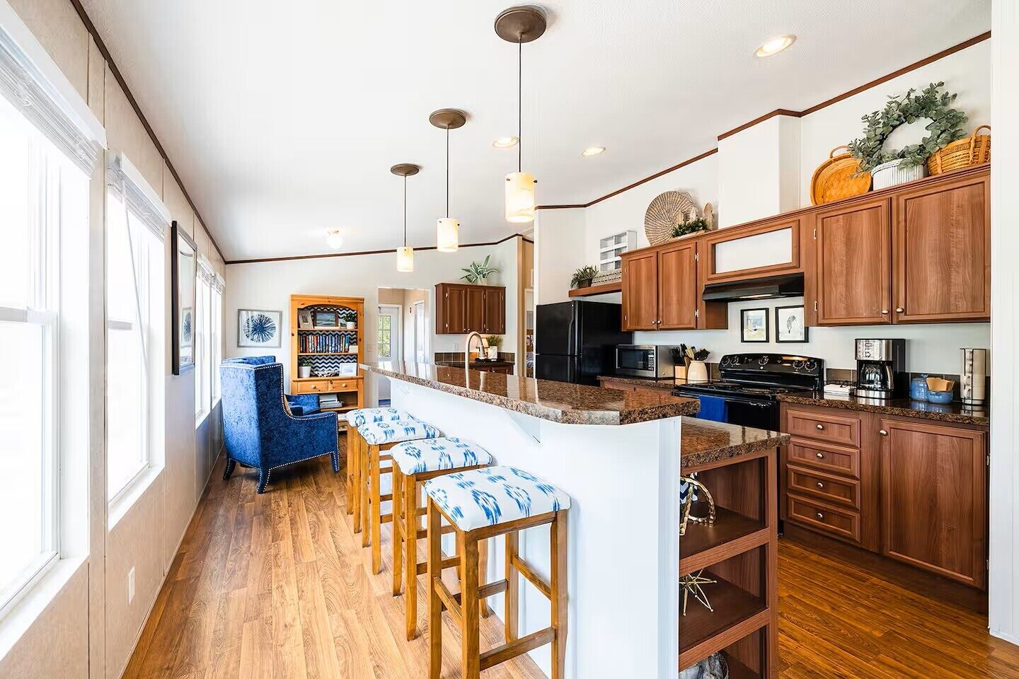 Micro-ondes, four, plaque de cuisson, lave-vaisselle