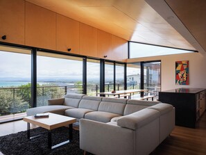 Living area - Atelier- Coastal Retreat (Coles Bay)