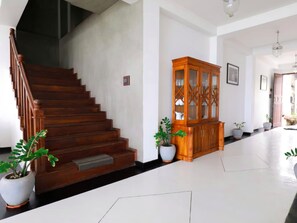 Interior - Florain Otium Talpe (Talpe)