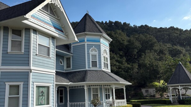 A two-story house with a wrap-around porch and a tower section. - Beautiful 5-bedroom house in rural San Luis Obispo near Avila and Pismo Beach (San Luis Obispo)