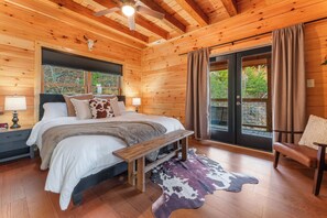 4 bedrooms, in-room safe, iron/ironing board, travel cot - Smoky Mountain Cabin with Breathtaking Views, Sleeps 12, Gameroom,Hot tub (Sevierville)