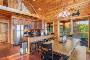 Fridge, microwave, oven, stovetop - Smoky Mountain Cabin with Breathtaking Views, Sleeps 12, Gameroom,Hot tub (Sevierville)