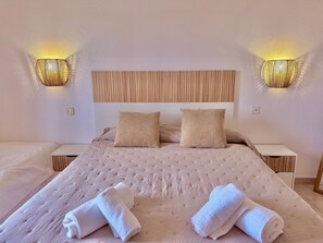 1 bedroom, travel cot, free WiFi, bed sheets - Sa Caleta Apartment with swimming pool next to the beach (Cala En Blanes)