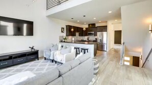 A modern apartment with a living room, kitchen, and dining area. - Spacious 2-bedroom with Loft townhome in charming Reno with all the amenities (Reno)