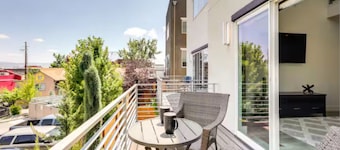 Spacious 2-bedroom with Loft townhome in charming Reno with all the amenities