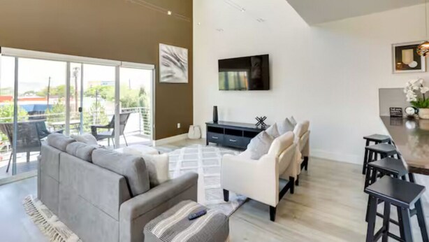 A spacious living area with a sofa, armchairs, and a dining table with chairs. - Spacious 2-bedroom with Loft townhome in charming Reno with all the amenities (Reno)