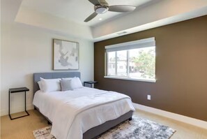 3 bedrooms, WiFi, bed sheets - Spacious 2-bedroom with Loft townhome in charming Reno with all the amenities (Reno)