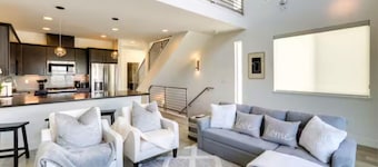 Spacious 2-bedroom with Loft townhome in charming Reno with all the amenities