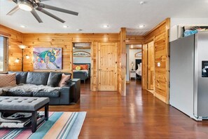 3 bedrooms, iron/ironing board, free WiFi, bed sheets - Stunning Mountain Retreat! Packed with Fun! Air Hockey Table! - Two Sisters Chalet (Fancy Gap)