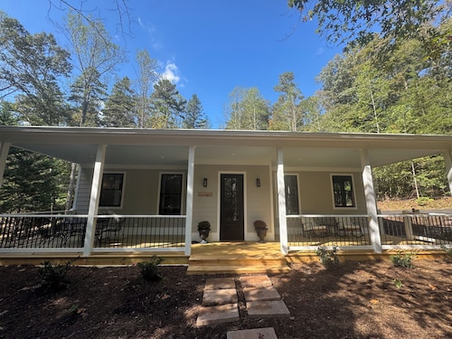 Wandering Bear’s Cottage Near Crozet & Charlottesville, 2 bedroom