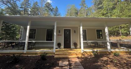 Wandering Bear’s Cottage Near Crozet & Charlottesville, 2 bedroom