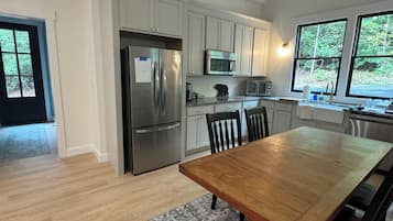 Fridge, microwave, dishwasher, coffee/tea maker