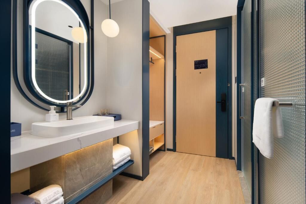 Business-Zweibettzimmer, 2 Doppelbetten, Nichtraucher, Klimaanlage | Badezimmer