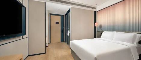 Quarto casal standard, 1 cama de casal, para não fumantes, ar-condicionado | Escrivaninha, espaço de trabalho para notebook, cortinas blackout