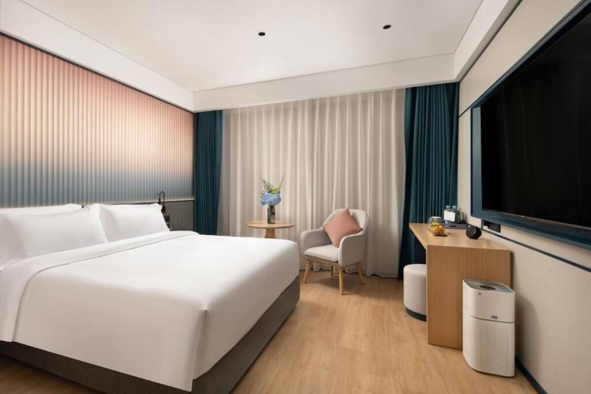 Business-Zweibettzimmer, 2 Doppelbetten, Nichtraucher, Klimaanlage | Schreibtisch, laptopgeeigneter Arbeitsplatz, Verdunkelungsvorhänge