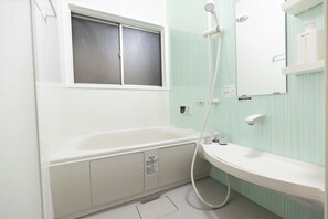Asciugacapelli, bidet, asciugamani, sapone