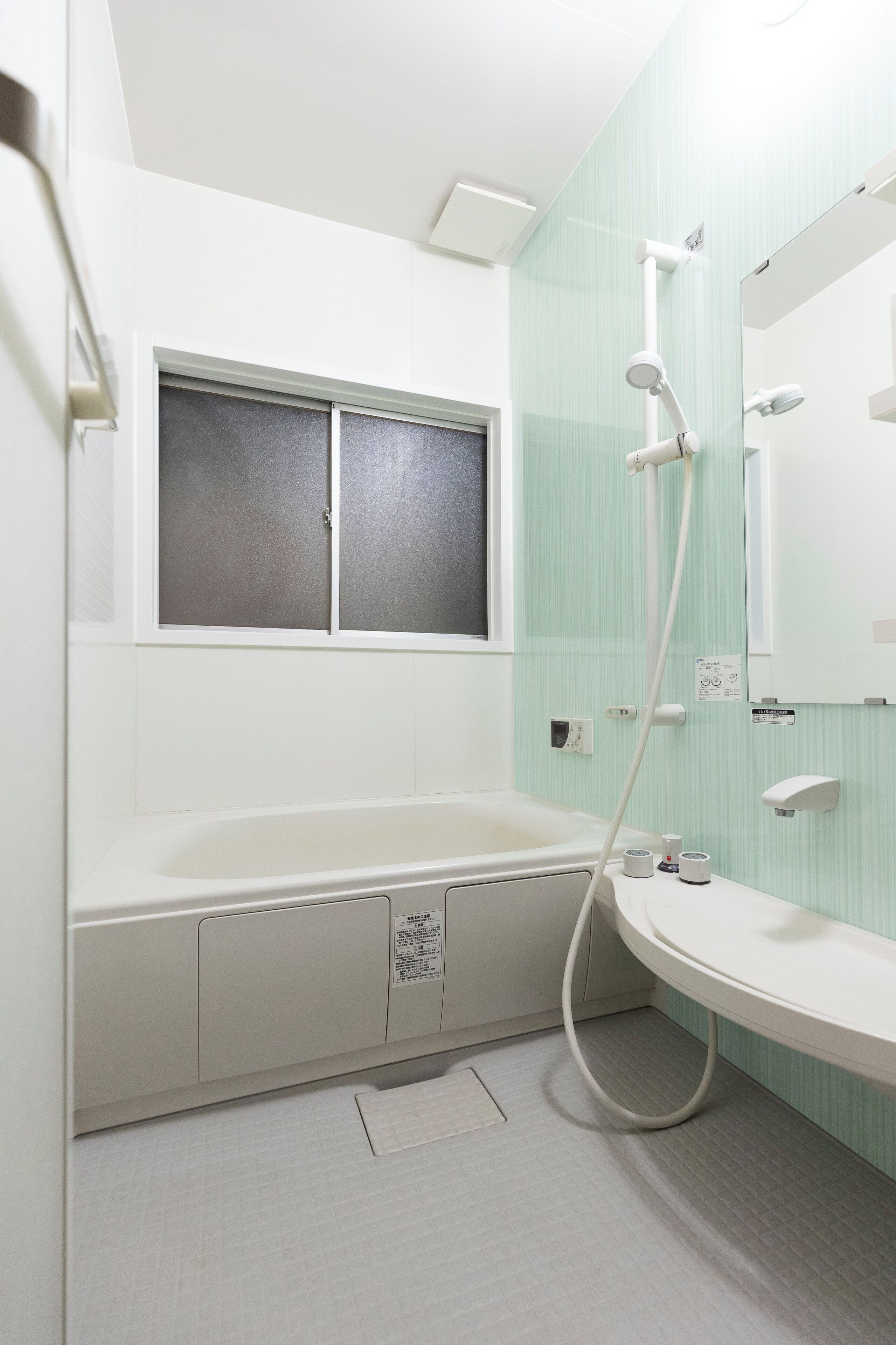 Haartrockner, Bidet, Handtücher, Seife