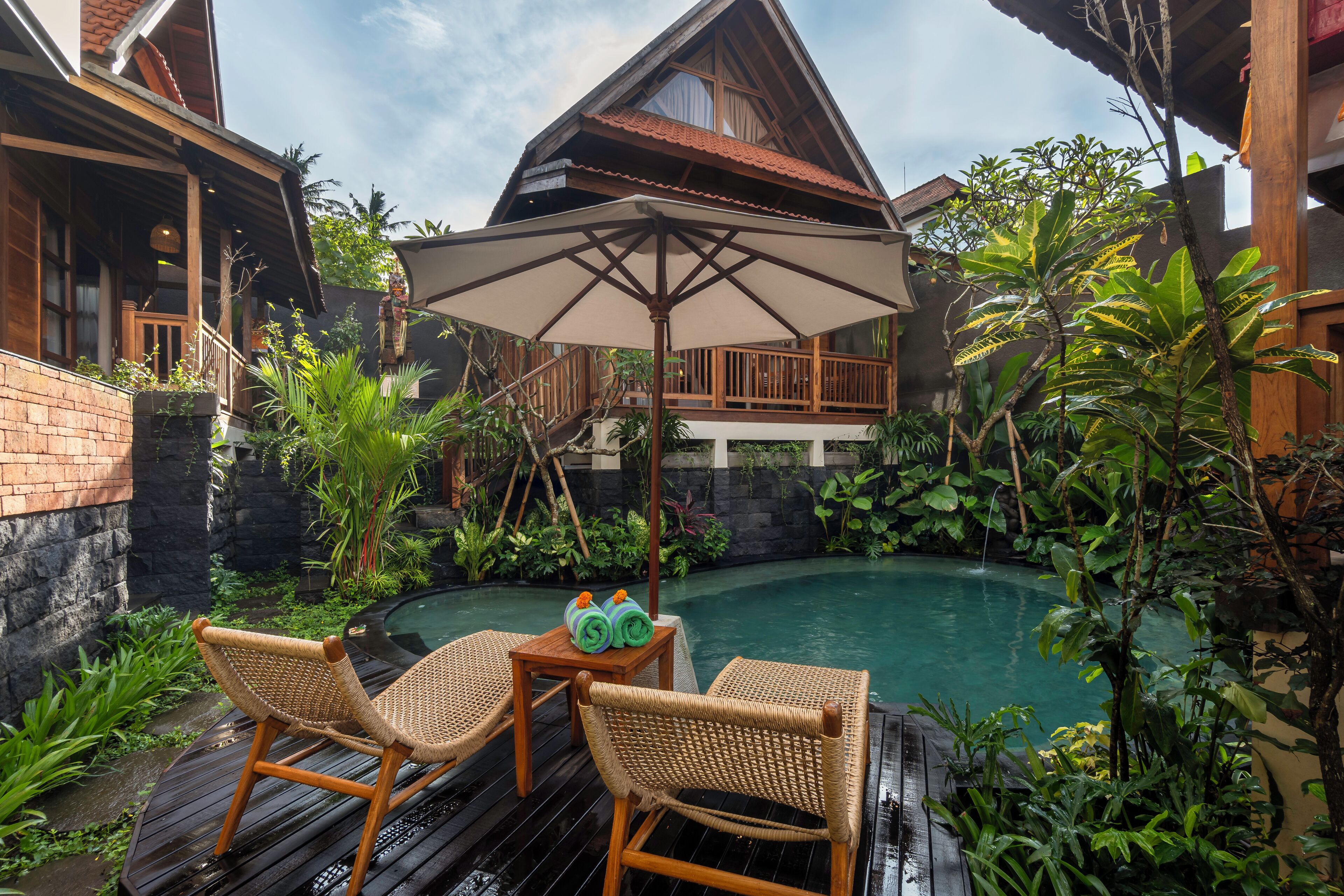 حمّام سباحة خارجي