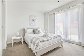 2 bedrooms, iron/ironing board, WiFi, bed sheets - Perfectly Positioned Port Melbourne (Port Melbourne)