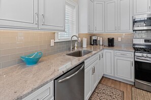 Fridge, microwave, oven, stovetop - Sea Glass House – 5BR/3BA Coastal Escape Near the Beach (Ocean City)