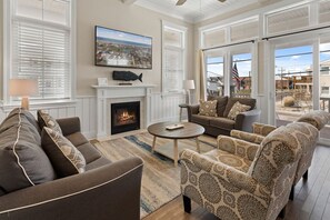 Smart TV, fireplace, books - Sea Glass House – 5BR/3BA Coastal Escape Near the Beach (Ocean City)