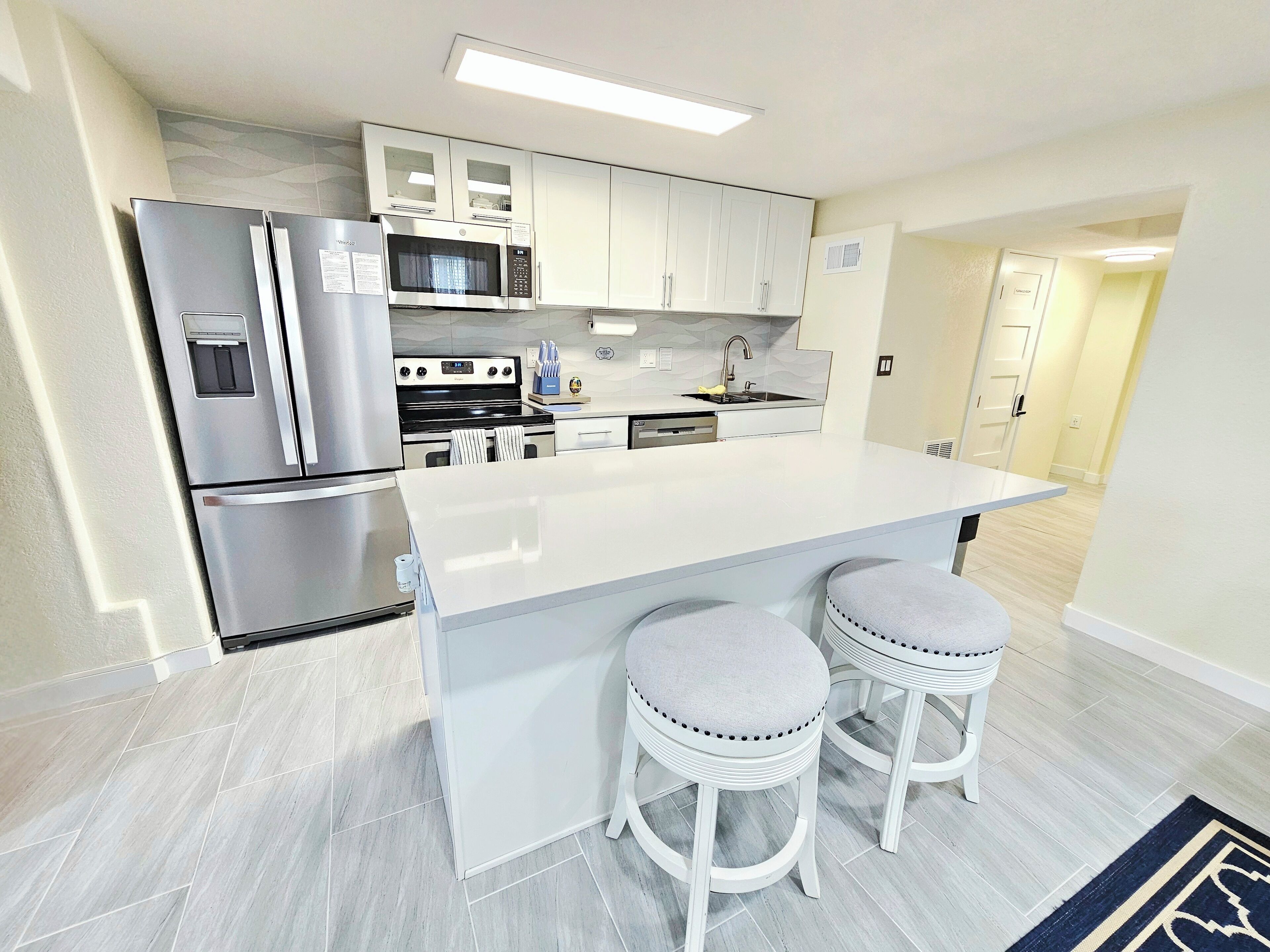 Fridge, microwave, stovetop, dishwasher