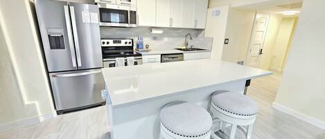 Fridge, microwave, stovetop, dishwasher