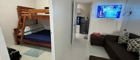 2 bedrooms, iron/ironing board, WiFi, bed sheets