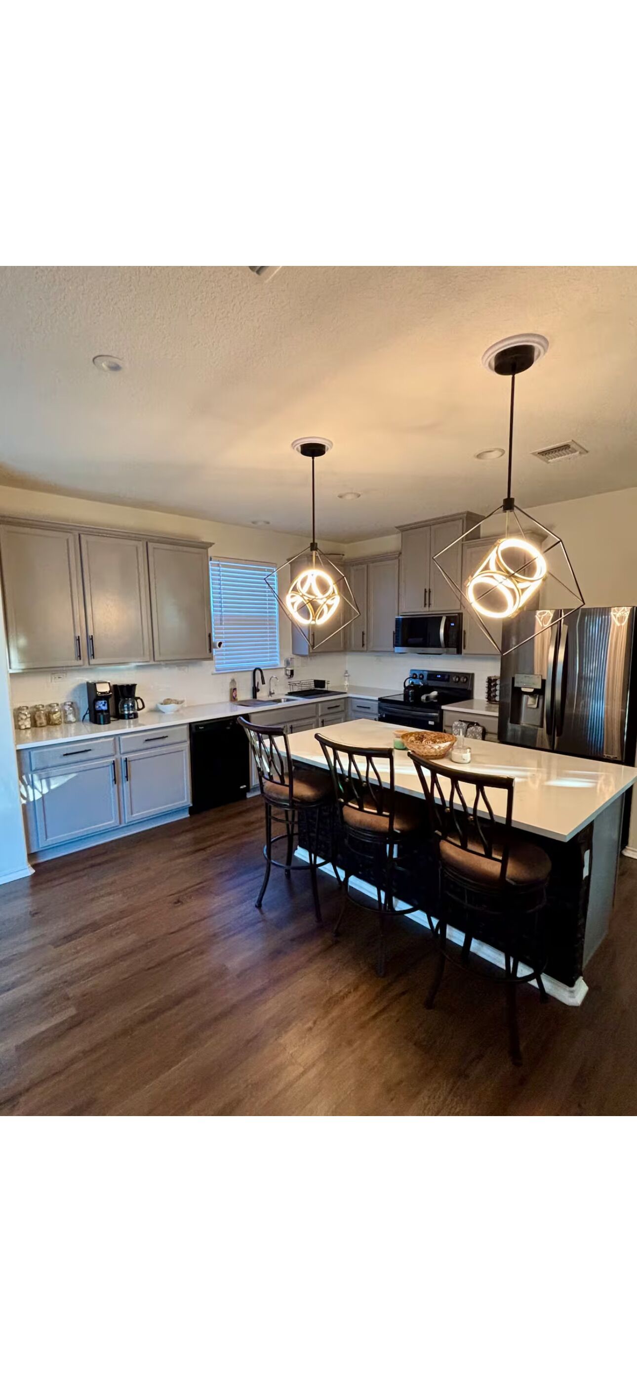 Microondas, horno, parrilla de estufa y lavavajillas 