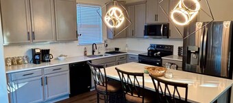Family Friendly spacious 4 bedroom close to Lackland, Seaworld and Six flags.