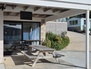 Outdoor dining - Studio with Hokianga Harbour & Sand Dunes view (Opononi)