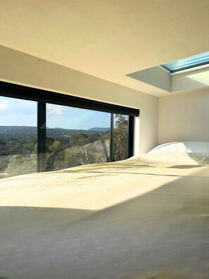 2 bedrooms, iron/ironing board, free WiFi, bed sheets - Modern Off-Grid Tiny House, Rylstone (Pinnacle Swamp)