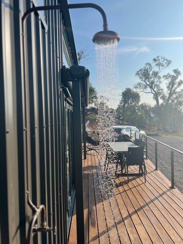 Terrace/patio - Modern Off-Grid Tiny House, Rylstone (Pinnacle Swamp)