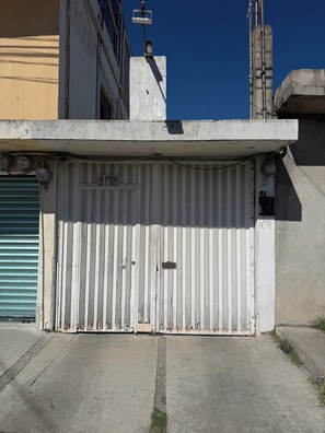 Unclassified image, 2 of 24, button