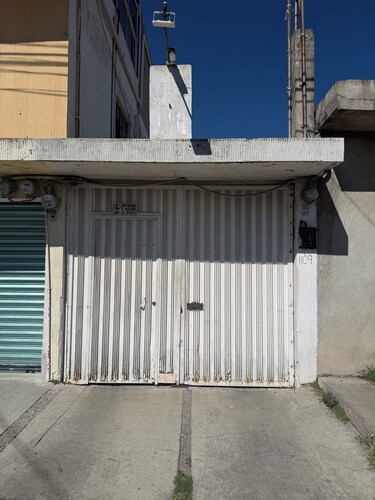 Spacious, comfortable and centrally located house.