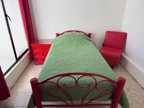 Ferros/tábuas de passar roupa, Wi-Fi de cortesia, roupa de cama