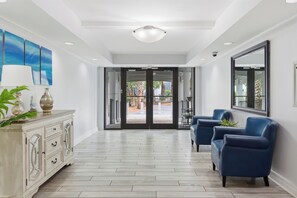 Lobby - Island Vibes Villa, Spacious 3BR, 3 balconies, Enhanced Wi-Fi, near Coligny (Hilton Head Island)