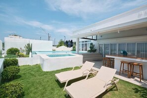 Pool - Alesea Baroro, La Union, Private Modern Villa with Pool, Jacuzzi, Beachfront (Bacnotan)