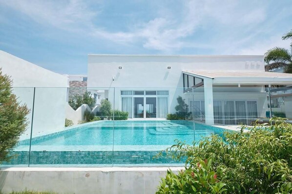Pool - Alesea Baroro, La Union, Private Modern Villa with Pool, Jacuzzi, Beachfront (Bacnotan)