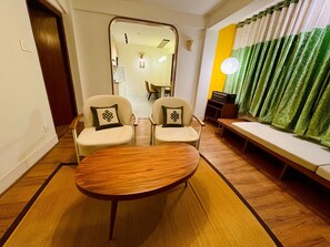 TV, books - Peaceful,fully furnished 1BHK service apartment near patan Durbar square with AC (Lalitpur)