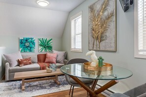 TV - The Cutest Condo in Canmore/Banff (Canmore)