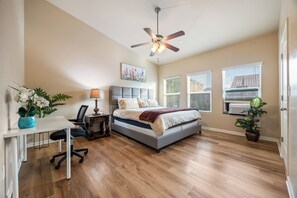 6 bedrooms, desk, iron/ironing board, free WiFi
