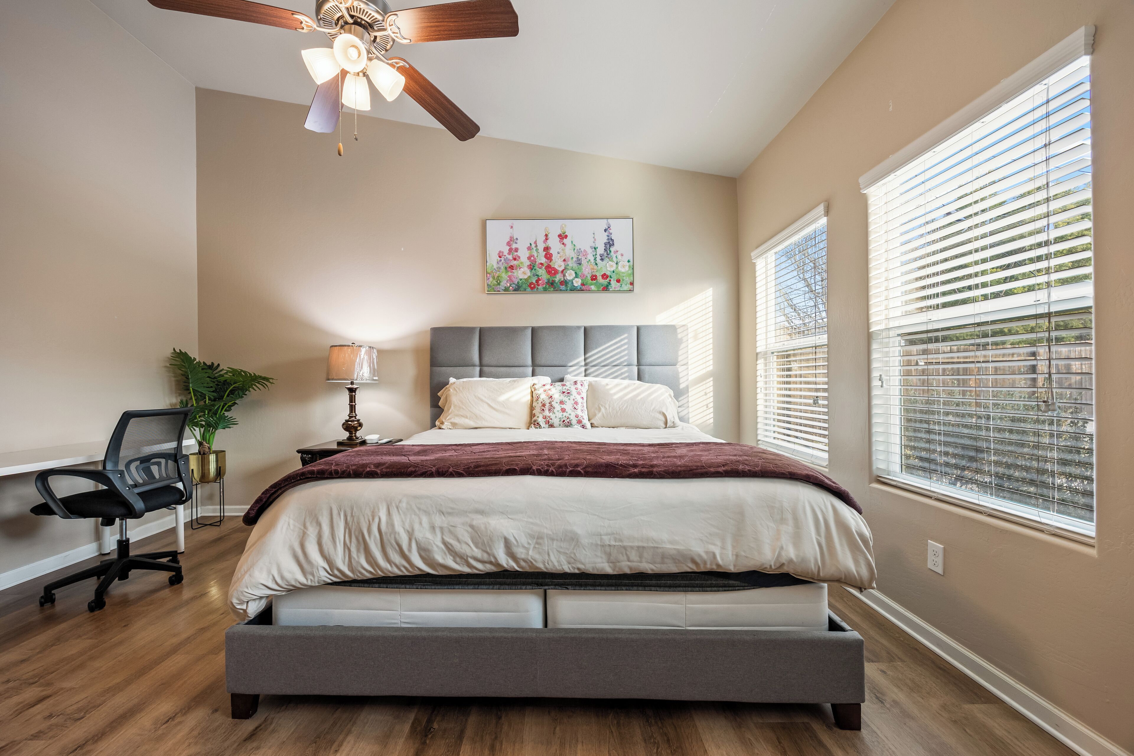 6 habitaciones, escritorio, tabla de planchar con plancha y wifi gratis 