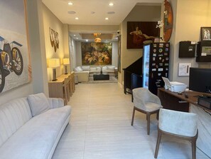 Standard Quadruple Room | Lobby