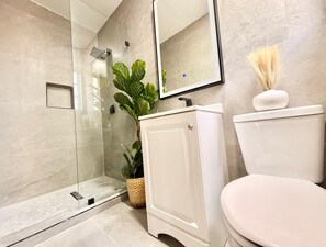 Bathroom - Hotel Harrison By Renzi On The Beach (Miami Beach)