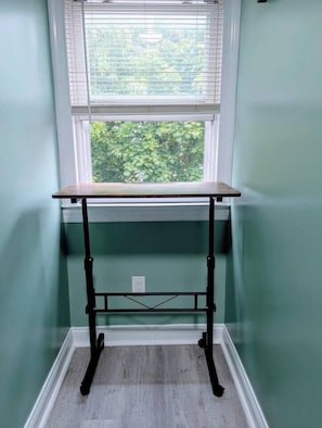 A corner table with a window view. - Top-Rated 1BR | EWR 10 Min + NYC Train | Sleeps 4 (Newark)