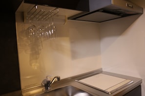Full-size fridge, microwave, stovetop, cookware/dishes/utensils - Kyoto Toji Suites & Residence (Kyoto)