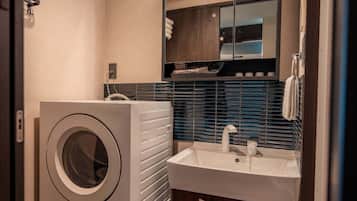 Combined shower/bathtub, hair dryer, slippers, towels