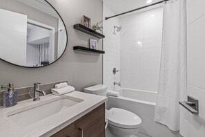 Hair dryer, towels - Classic Modern 4BR Nearby DT with Hot tub & Pool (Canmore)